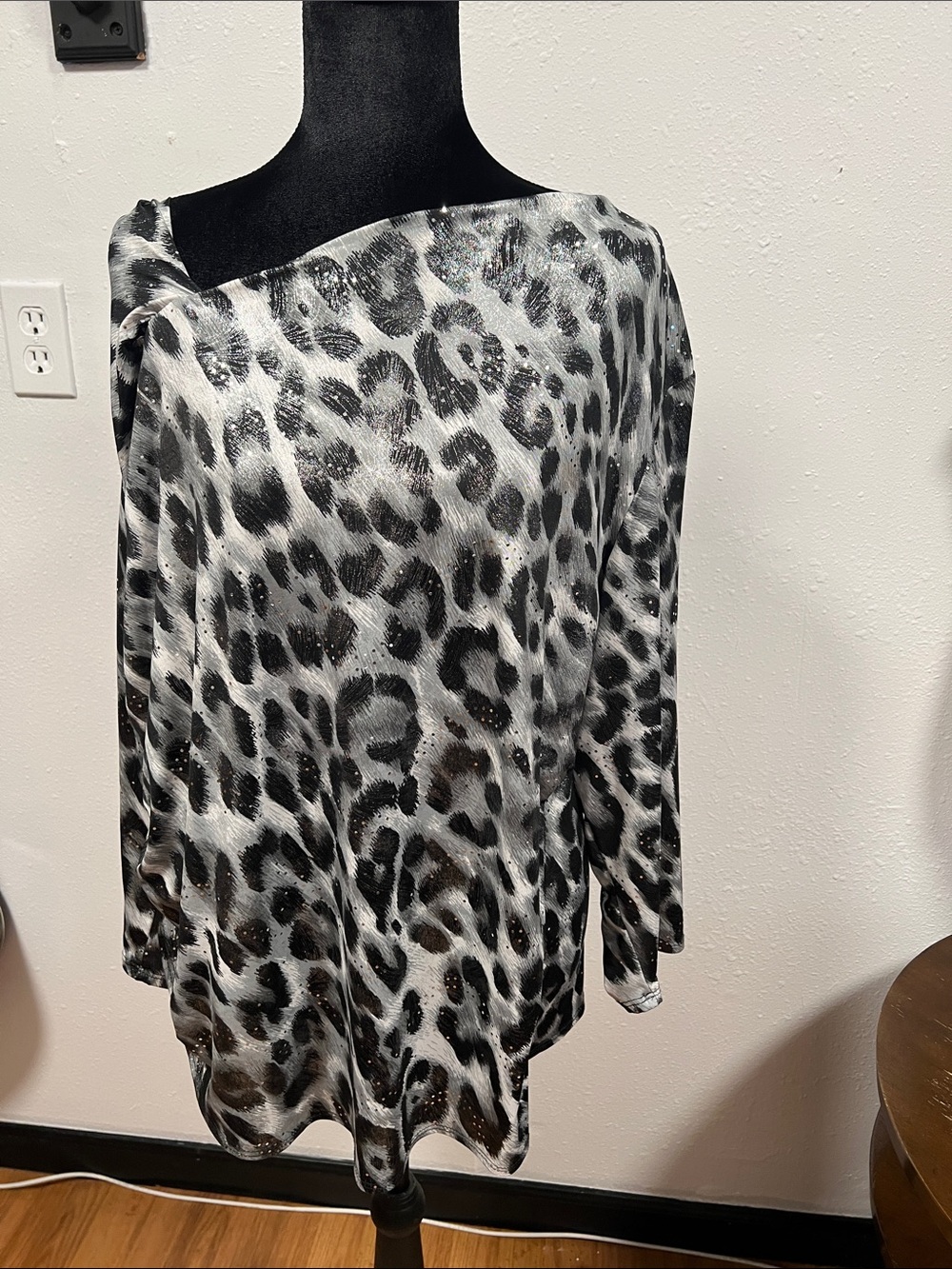 dressbarn Black & White Leopard Print Long Sleeve Tunic